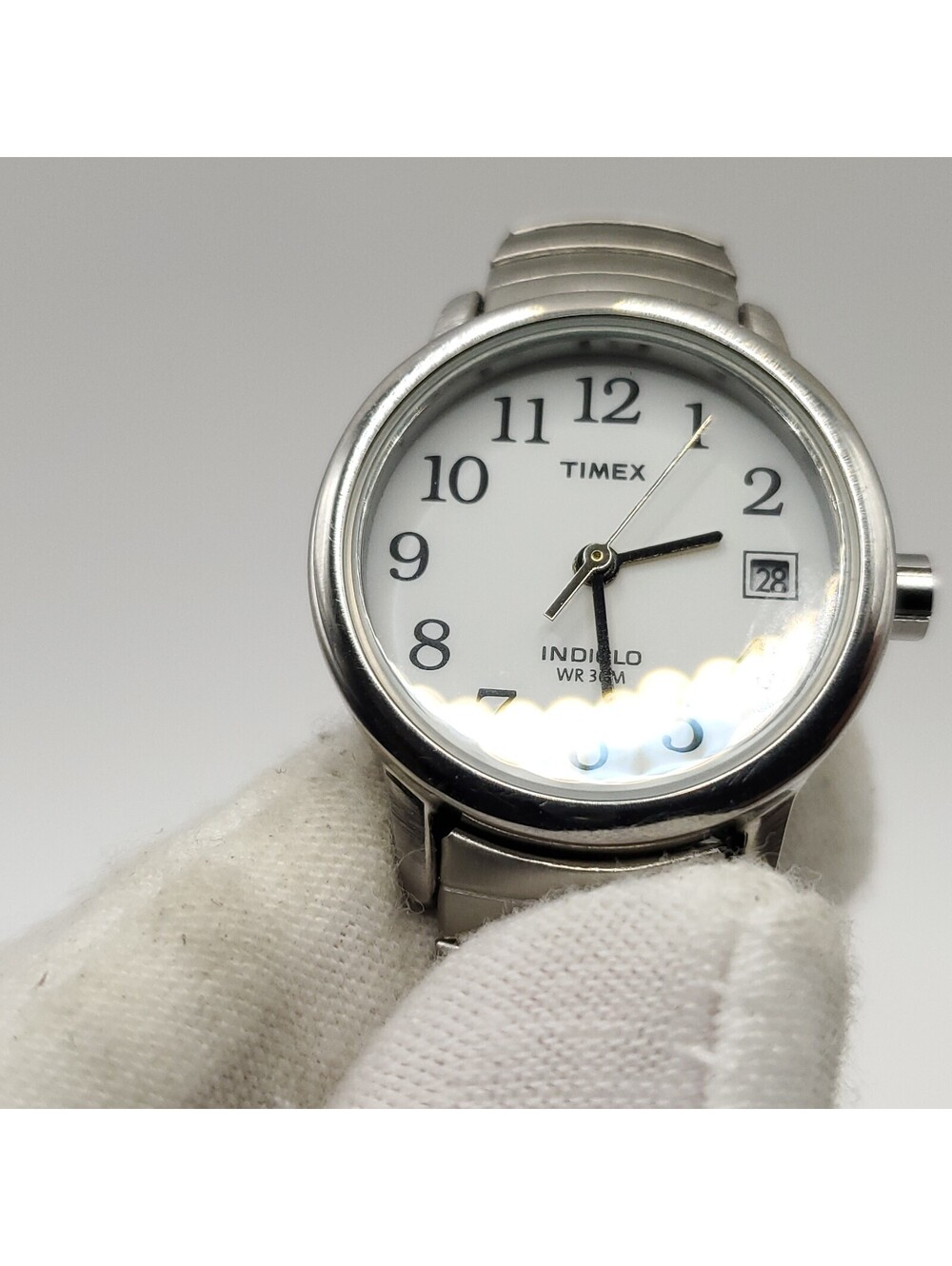 Timex Indiglo White Date Dial Womens Watch 25mm Silver Stretch Band New Battery - Picture 9 of 15